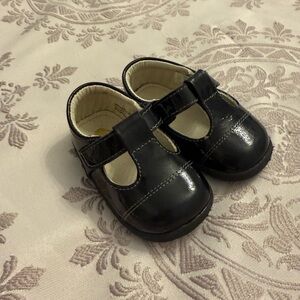 See Kai Run Bianca Mini - First Walker Baby Shoes for Walking size 5